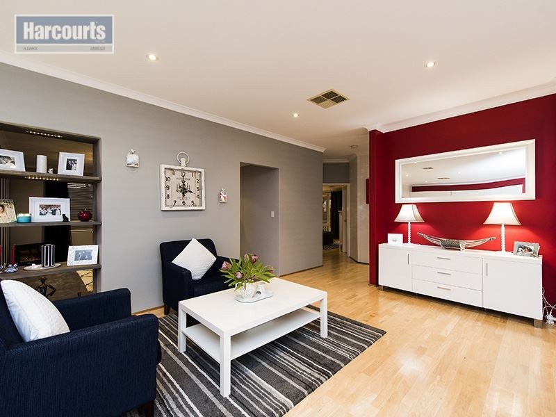 4 Chesterfield Avenue, Hocking WA 6065