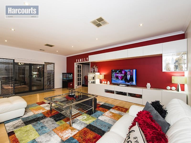 4 Chesterfield Avenue, Hocking WA 6065