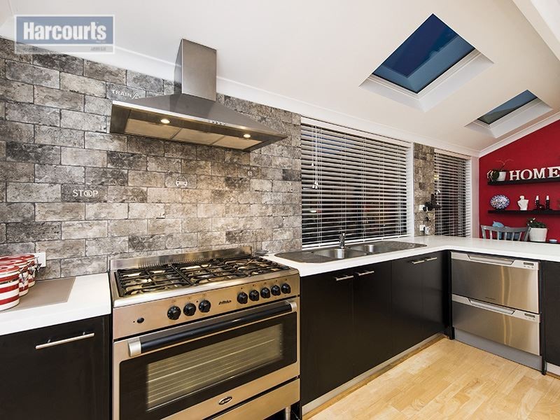 4 Chesterfield Avenue, Hocking WA 6065