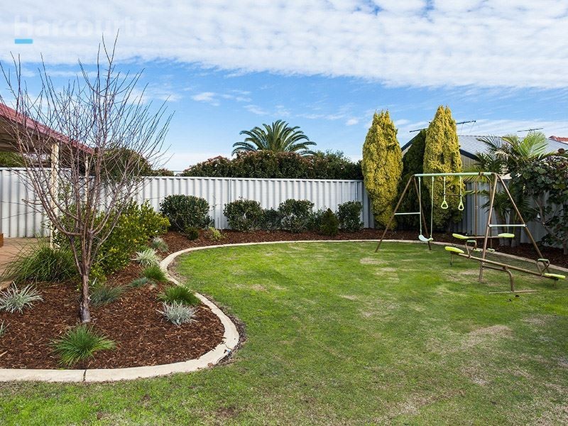 5 Cadoux Loop, Hocking WA 6065