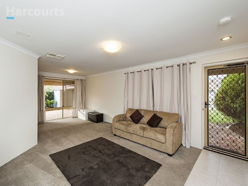 5 Cadoux Loop, Hocking WA 6065