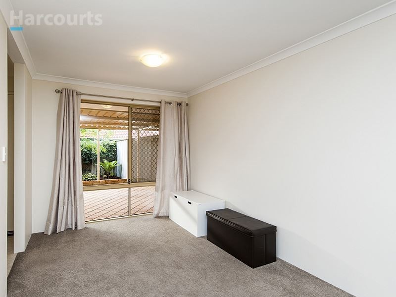 5 Cadoux Loop, Hocking WA 6065