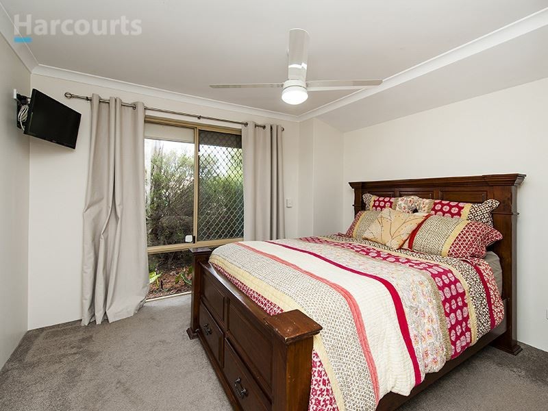 5 Cadoux Loop, Hocking WA 6065