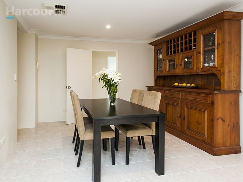 5 Cadoux Loop, Hocking WA 6065