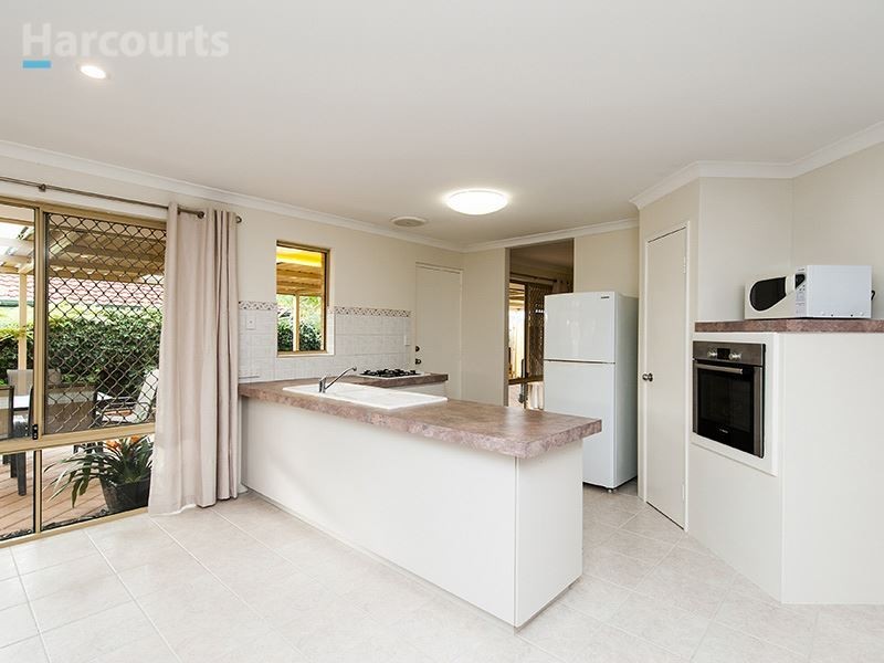 5 Cadoux Loop, Hocking WA 6065