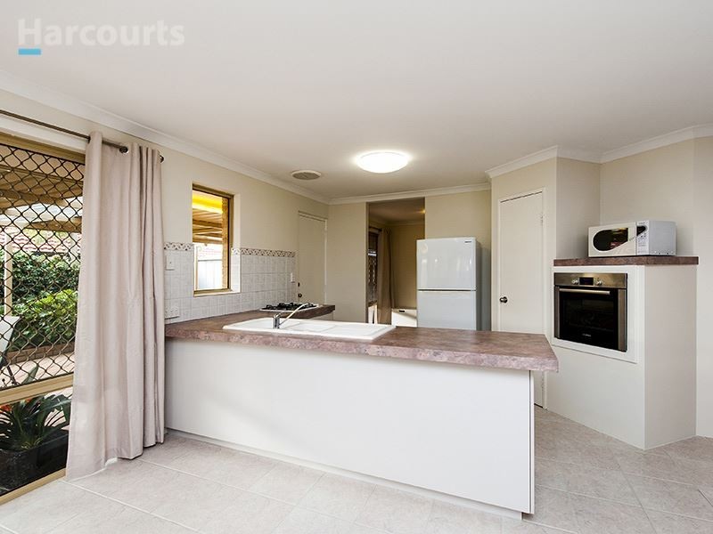 5 Cadoux Loop, Hocking WA 6065
