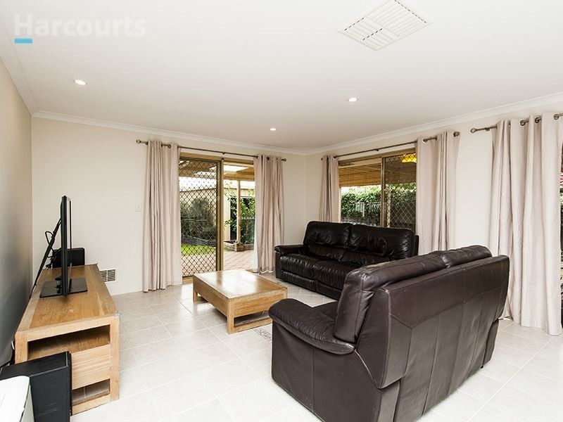 5 Cadoux Loop, Hocking WA 6065