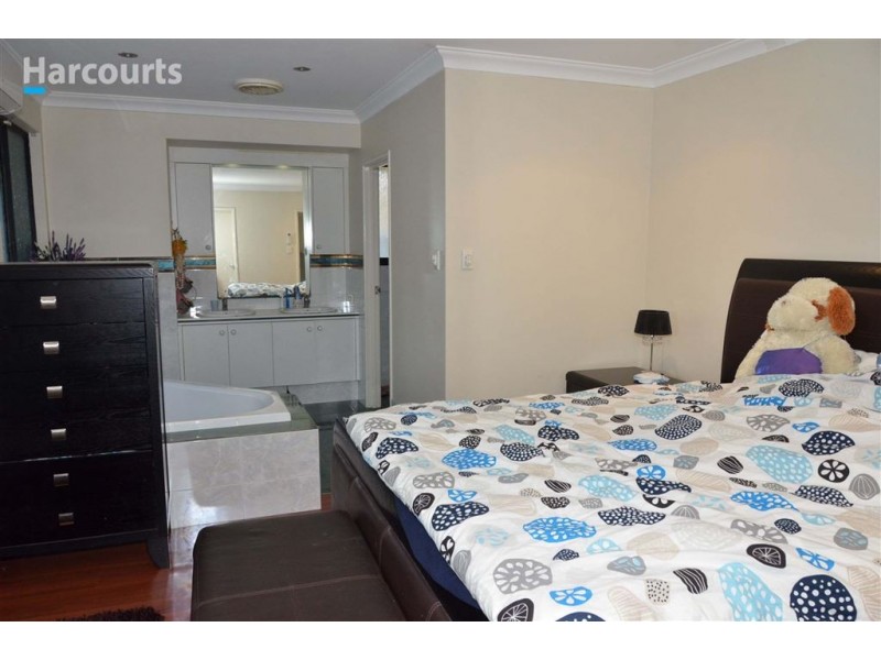 407 Summerlakes Parade, Ballajura WA 6066