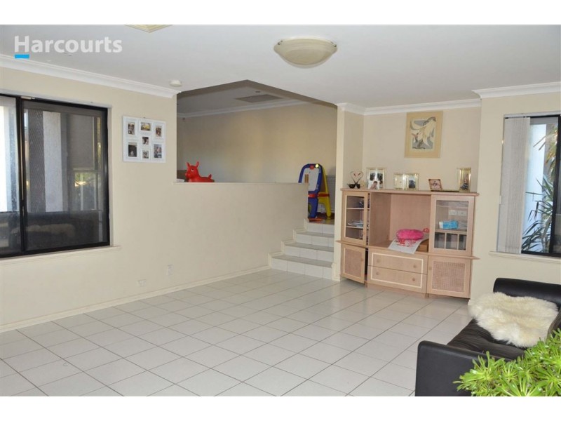 407 Summerlakes Parade, Ballajura WA 6066