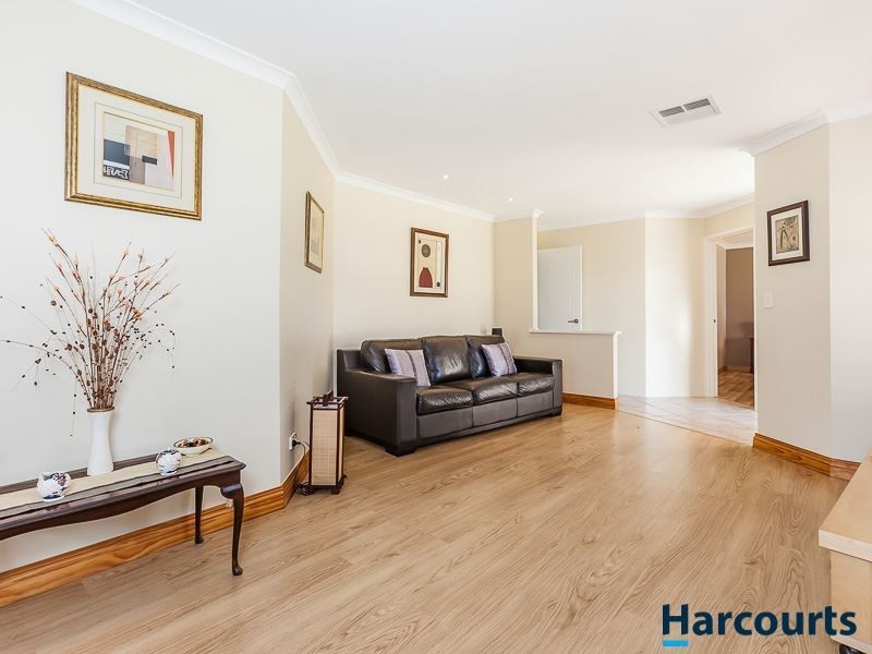 17 Vilamour Close, Currambine WA 6028