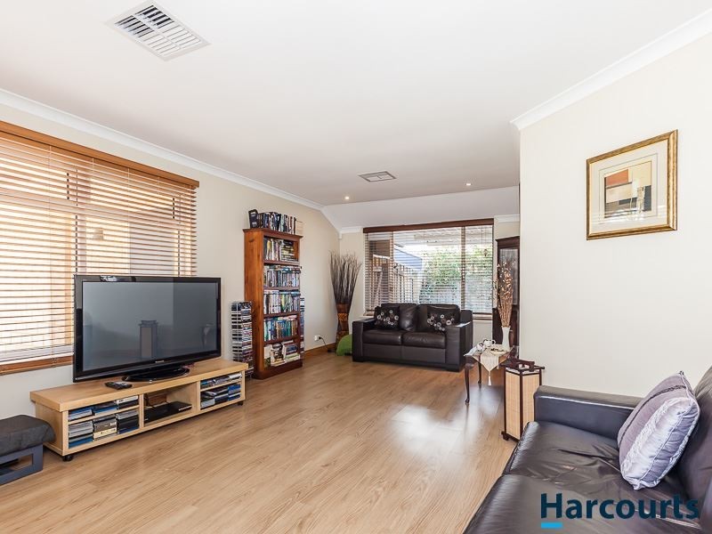 17 Vilamour Close, Currambine WA 6028