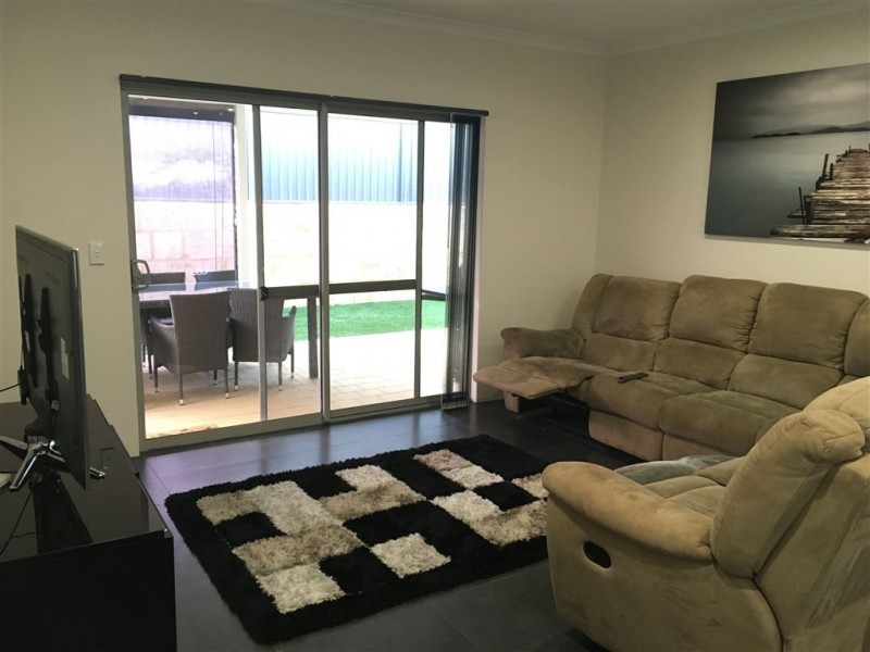 6 Edgari Street, Jindalee WA 6036