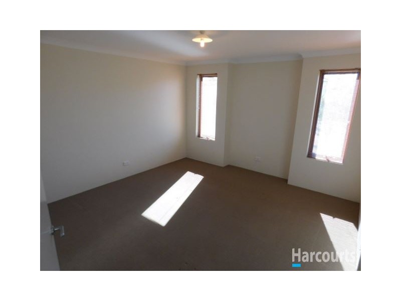 2 Shiralee Bend, Carramar WA 6031