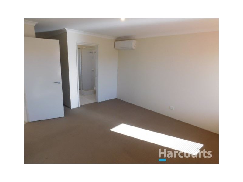 2 Shiralee Bend, Carramar WA 6031