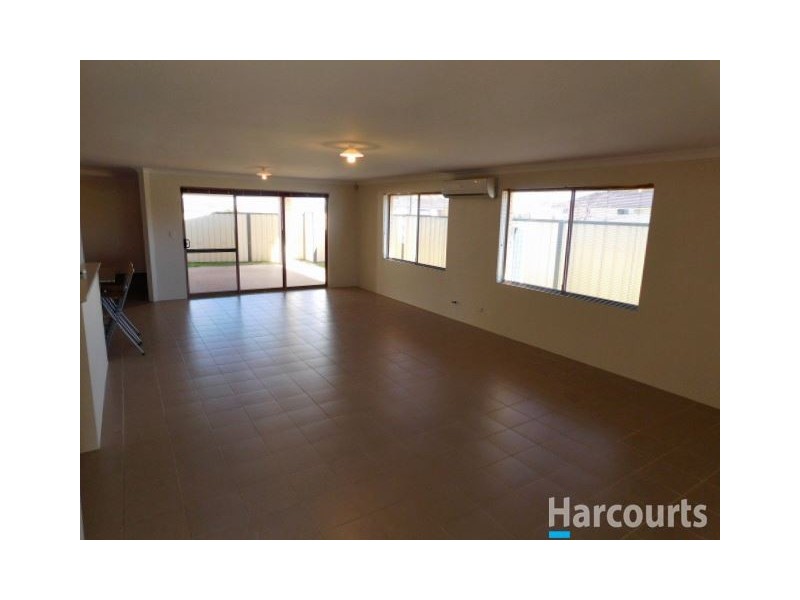 2 Shiralee Bend, Carramar WA 6031