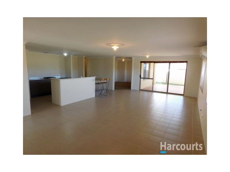 2 Shiralee Bend, Carramar WA 6031