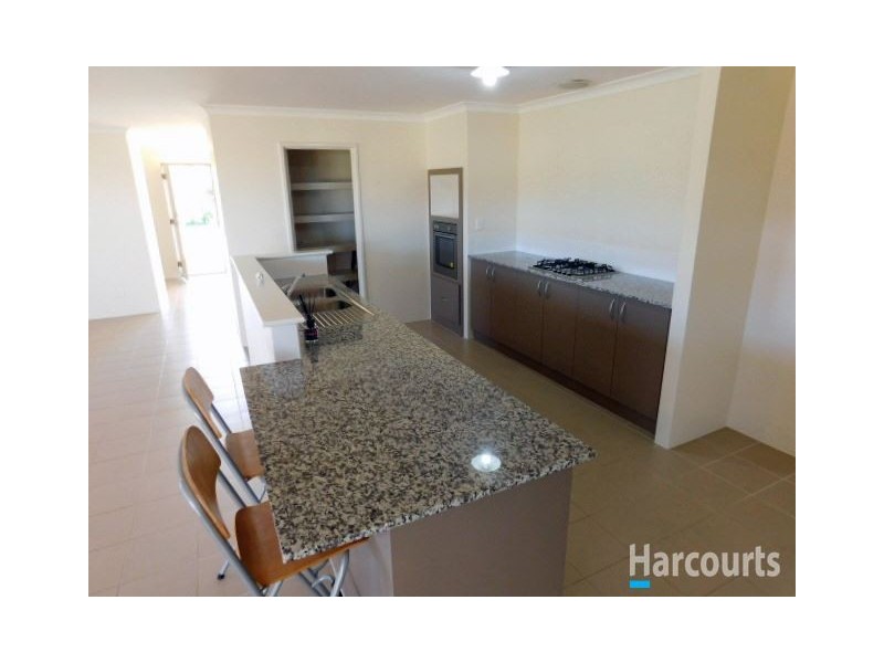 2 Shiralee Bend, Carramar WA 6031