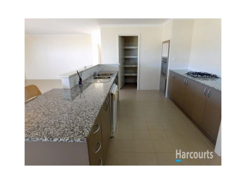 2 Shiralee Bend, Carramar WA 6031