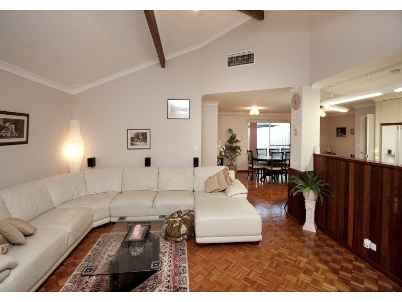 4 Dunkeld Glen, Kinross WA 6028