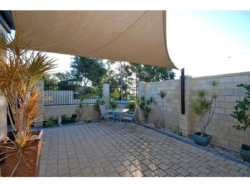 1/21 Narrung Way, Nollamara WA 6061