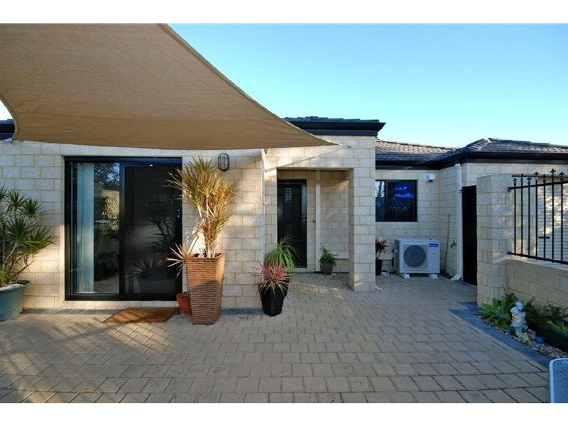 1/21 Narrung Way, Nollamara WA 6061