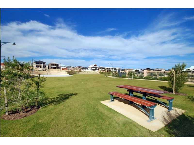 18 Fernando Parkway, Iluka WA 6028