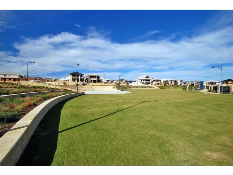 18 Fernando Parkway, Iluka WA 6028