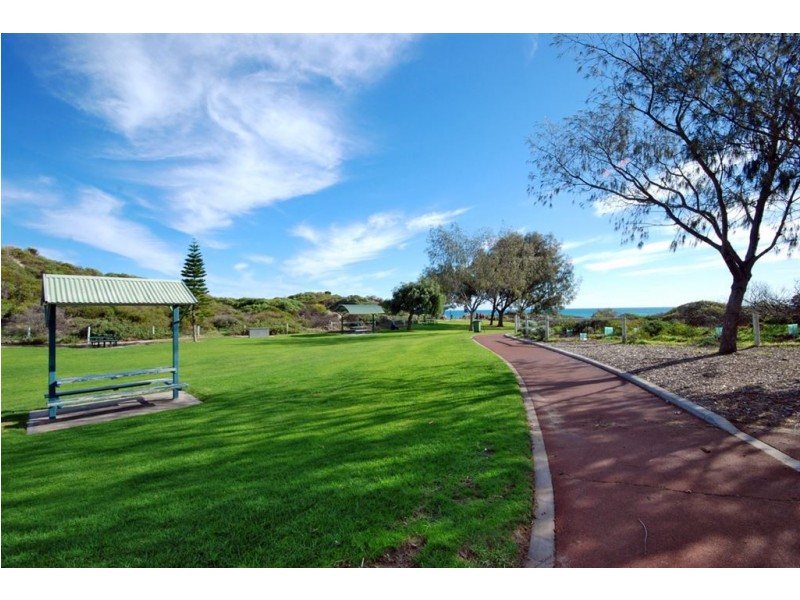 18 Fernando Parkway, Iluka WA 6028