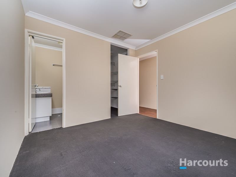 44 Lauderdale Ramble, Carramar WA 6031
