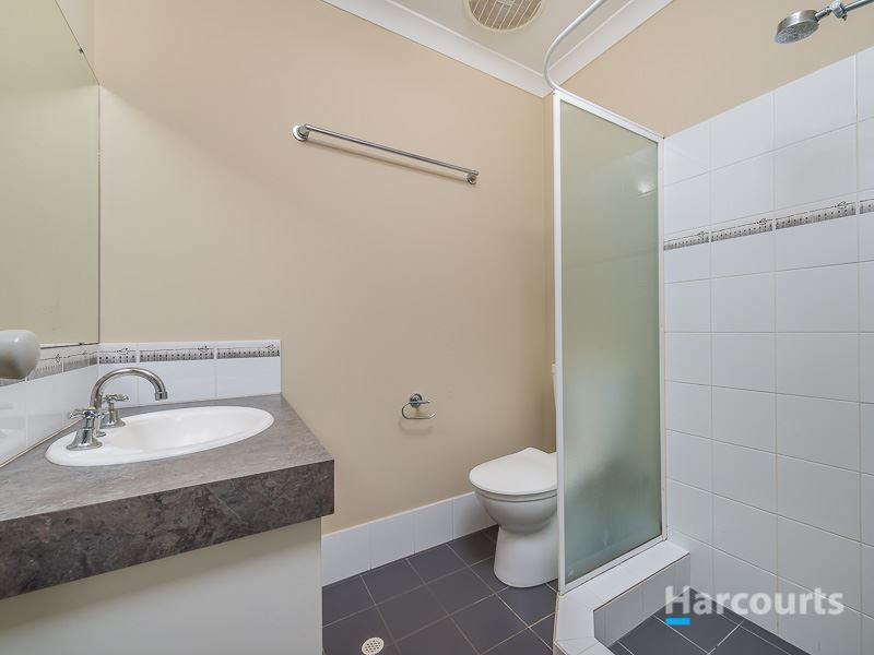 44 Lauderdale Ramble, Carramar WA 6031