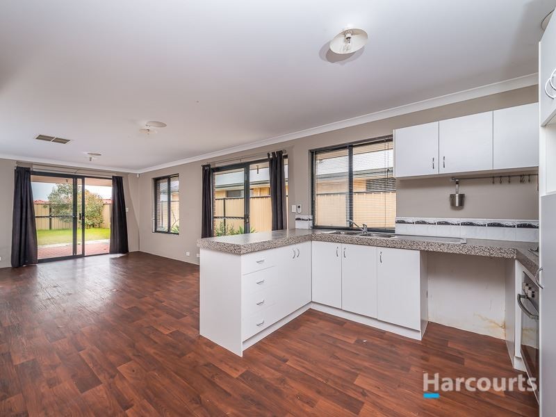 44 Lauderdale Ramble, Carramar WA 6031