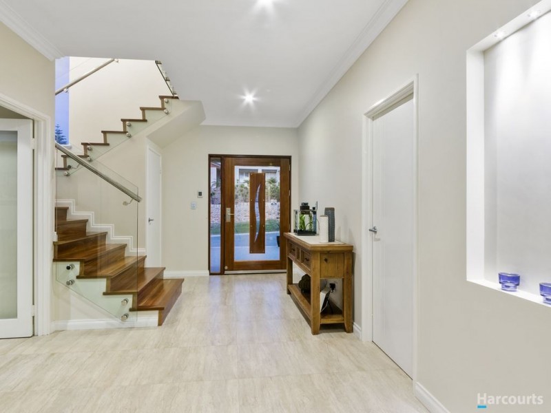 2 Courageous Place, Ocean Reef WA 6027