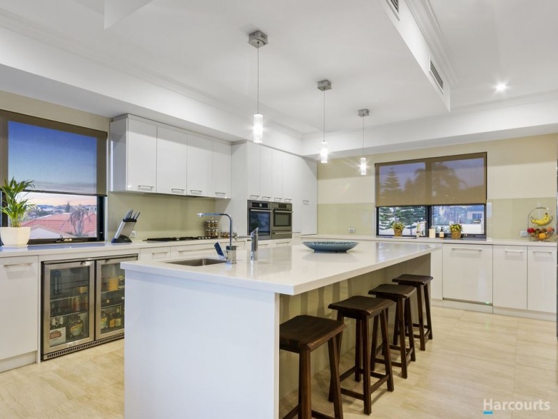 2 Courageous Place, Ocean Reef WA 6027