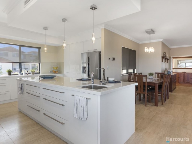 2 Courageous Place, Ocean Reef WA 6027