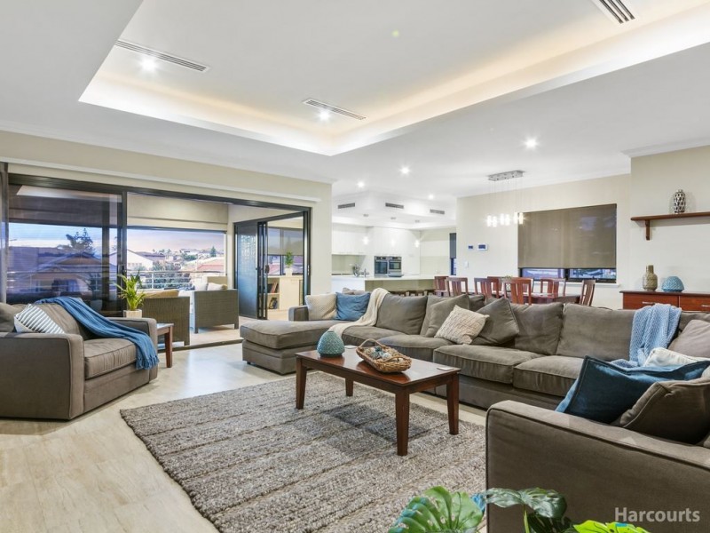 2 Courageous Place, Ocean Reef WA 6027