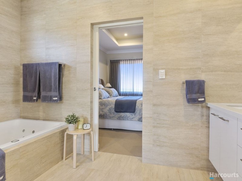 2 Courageous Place, Ocean Reef WA 6027