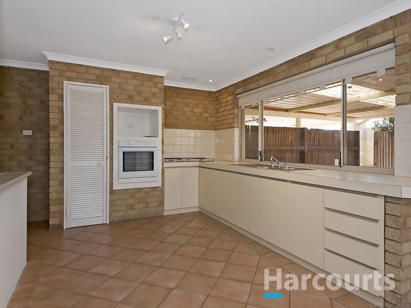 7 Renfrew Gardens, Kinross WA 6028