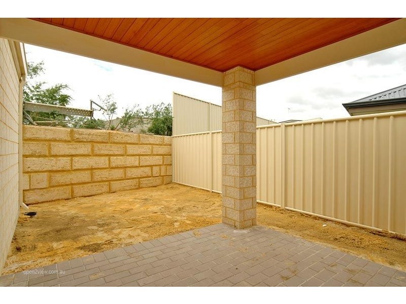 2/32 Messina Drive, Sinagra WA 6065