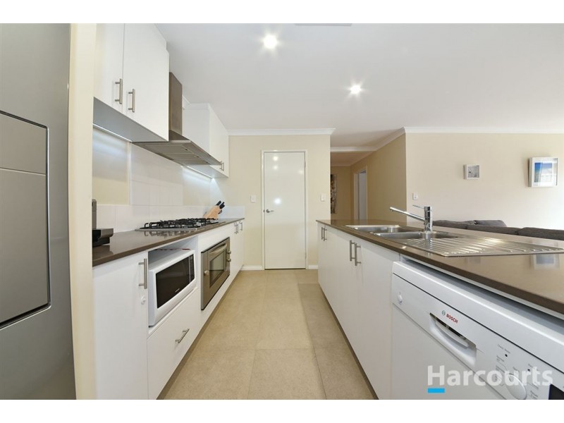 48 Liriope Parkway, Sinagra WA 6065