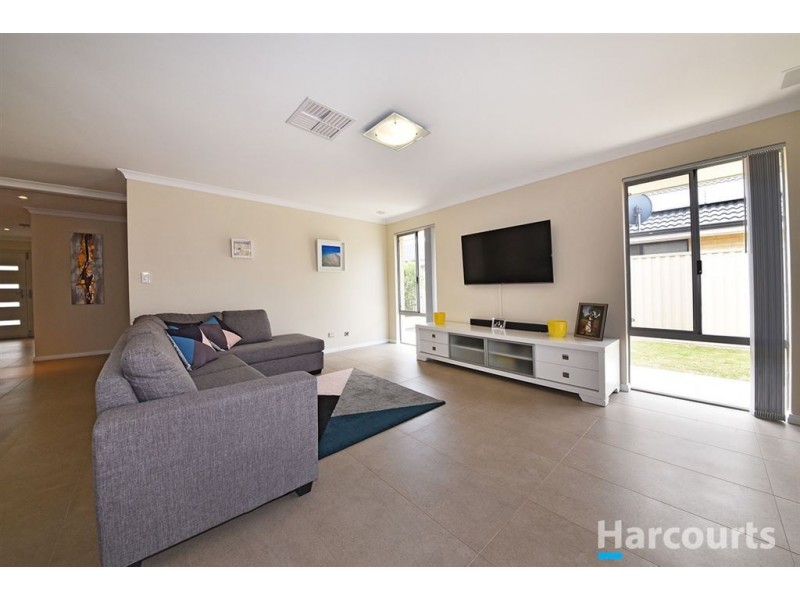 48 Liriope Parkway, Sinagra WA 6065