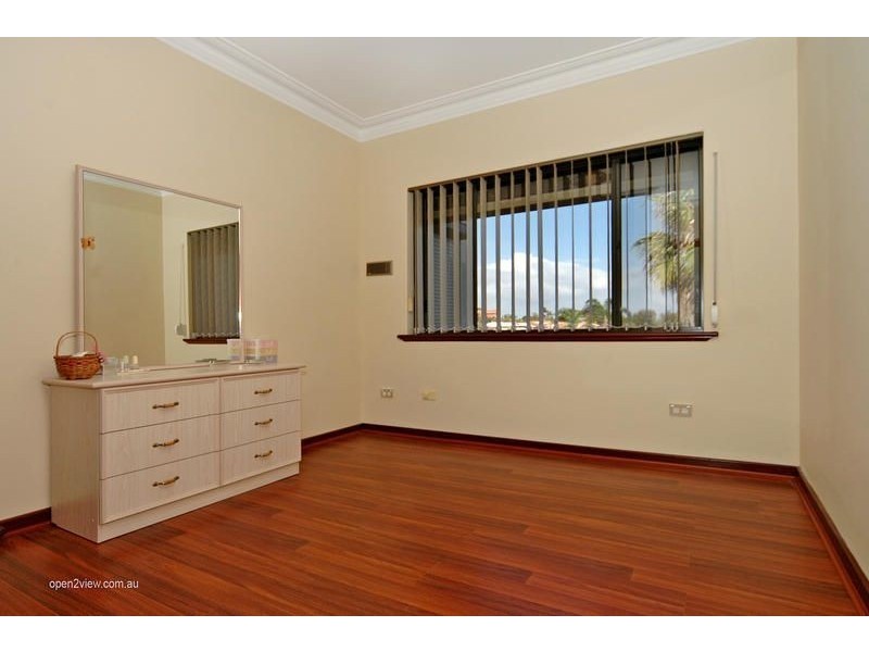 5 Ensign Way, Beldon WA 6027
