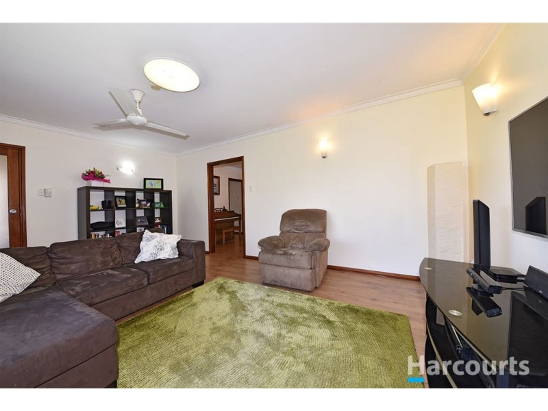 4 Woonan Street, Wanneroo WA 6065