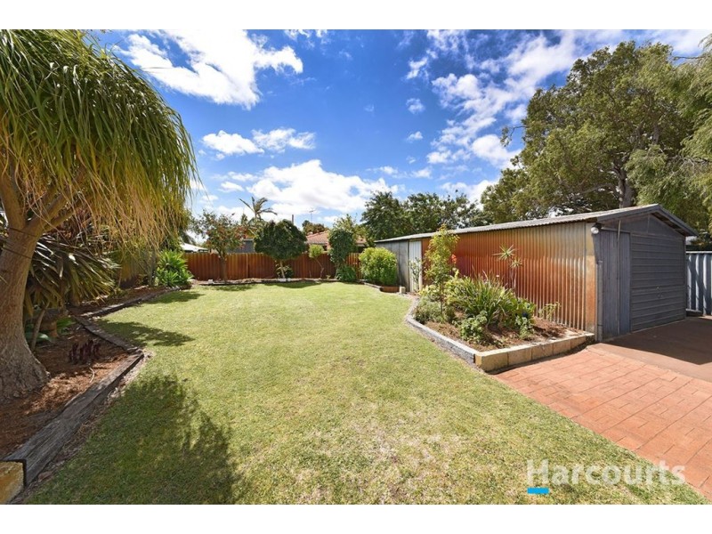 4 Woonan Street, Wanneroo WA 6065