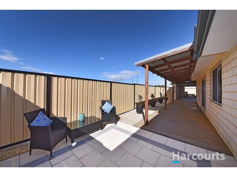 22 Rocklands Loop, Carramar WA 6031