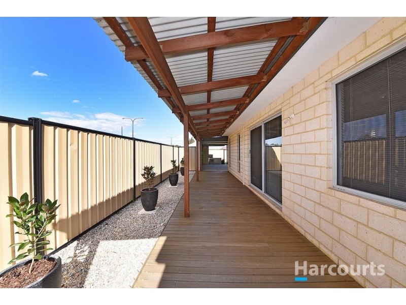 22 Rocklands Loop, Carramar WA 6031