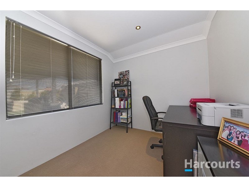 22 Rocklands Loop, Carramar WA 6031