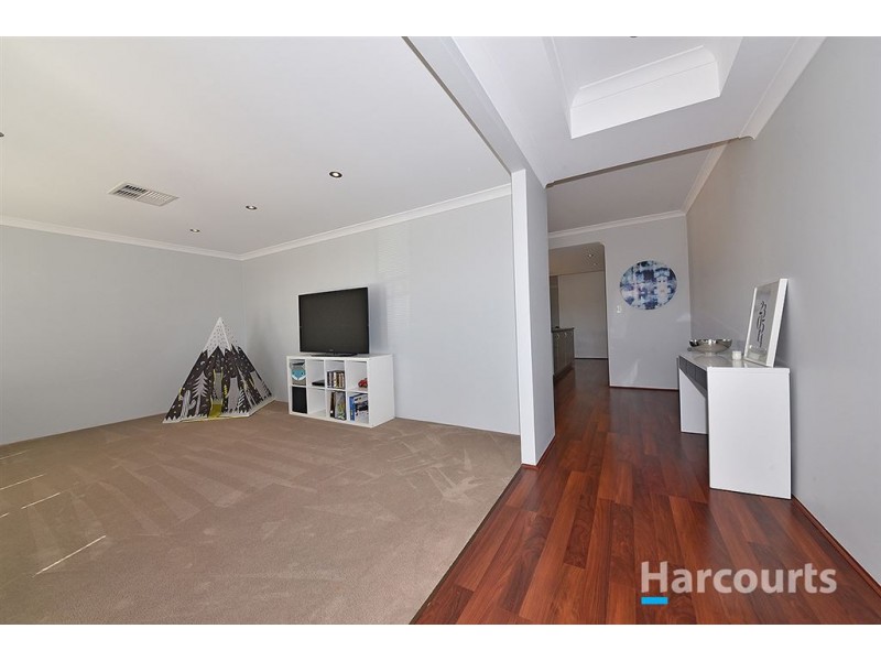22 Rocklands Loop, Carramar WA 6031