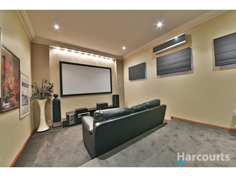 8 Kings Lynn Rise, Mindarie WA 6030