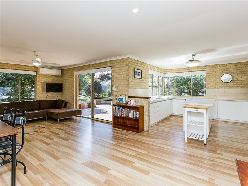 51 Ellendale Drive, Heathridge WA 6027