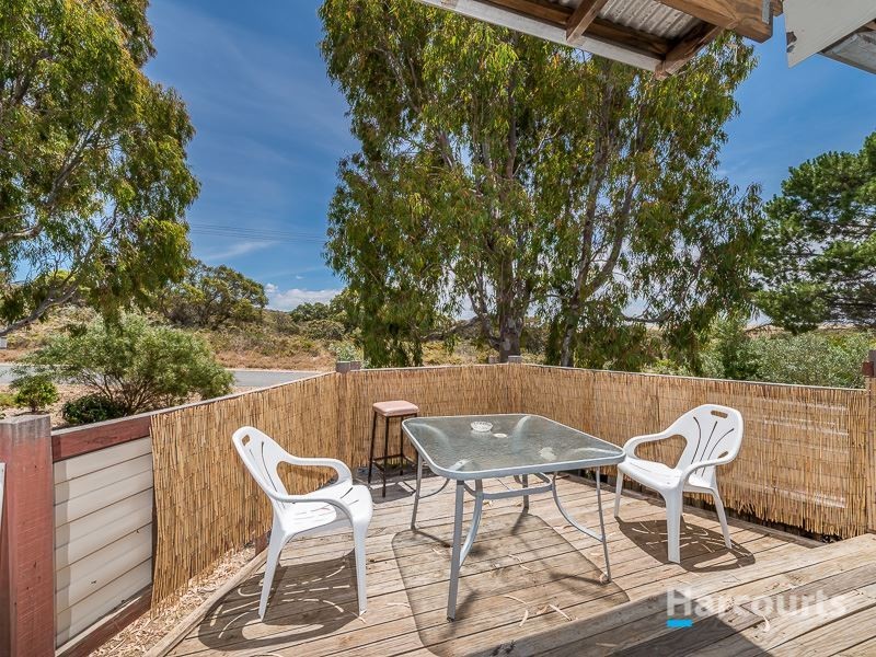 16 Dhu Street, Guilderton WA 6041